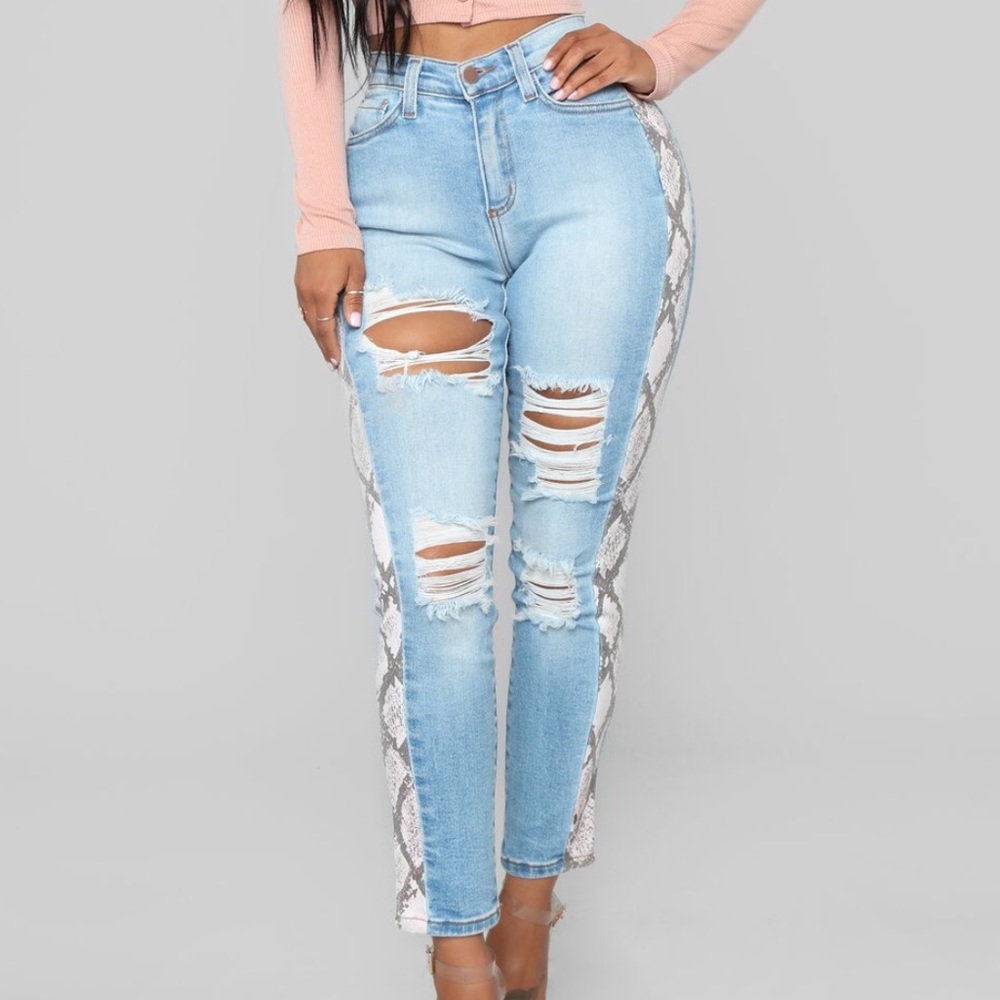 🐍Fashion Nova Snake Print denim jeans 🐍